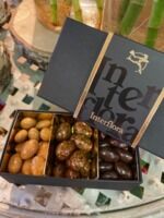 Bonheur pétillant et sa boîte d'amandes au chocolat